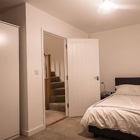 Exquisite Cozy House, Close To Train Station And Amenities Harold Wood Екстер'єр фото