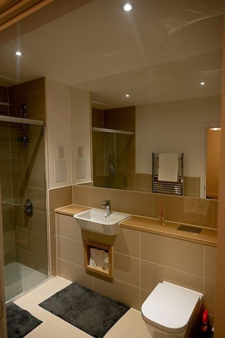 Exquisite Cozy House, Close To Train Station And Amenities Harold Wood Екстер'єр фото