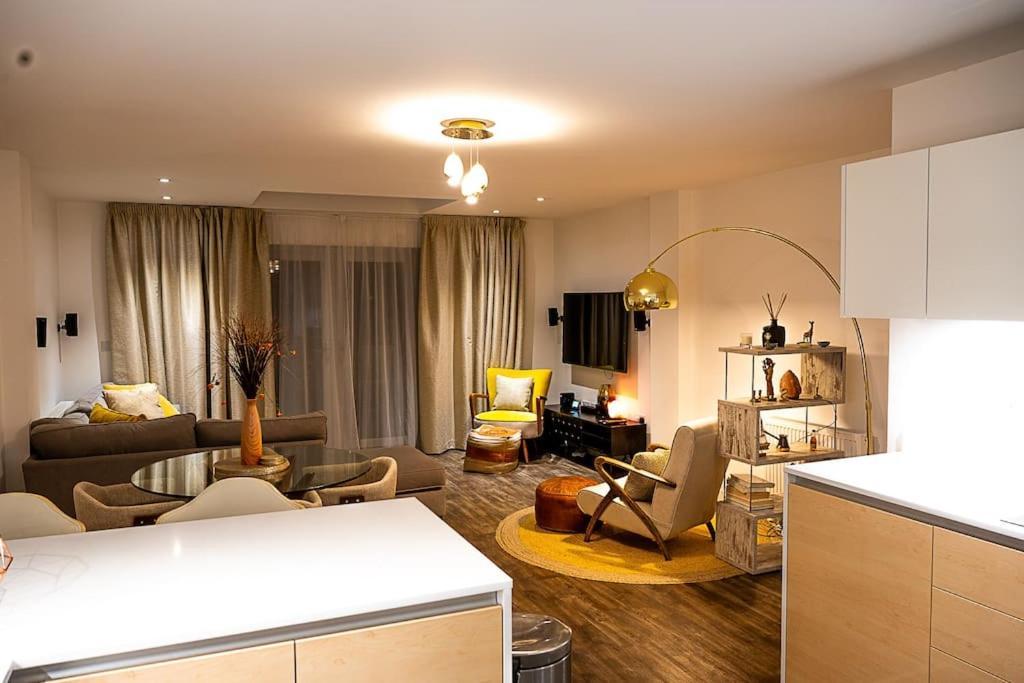 Exquisite Cozy House, Close To Train Station And Amenities Harold Wood Екстер'єр фото